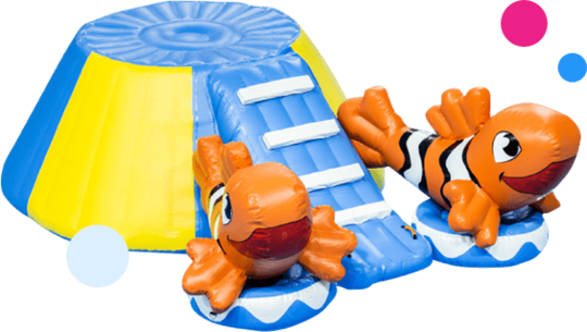 Opblaasbare Zwembadspelen Kopen en Huren. Opblaasbare waterstormbanen voor in het zwembad en voor buiten water van JB Inflatables
